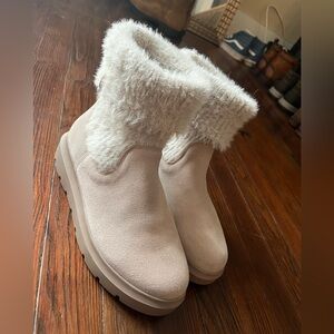 Hush Puppies Edge suede Cream Fur-Lined Winter Boots